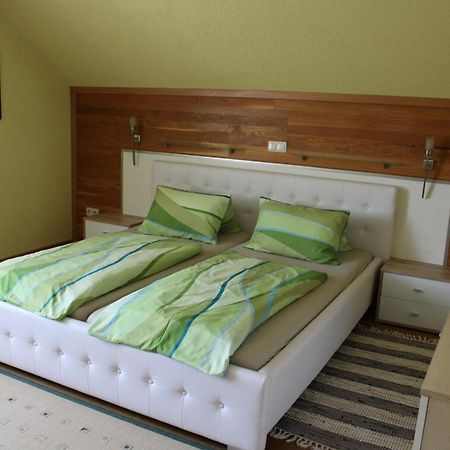 Ferienwohnung Und Gaestezimmer Gaspar Halbenrain Exterior foto