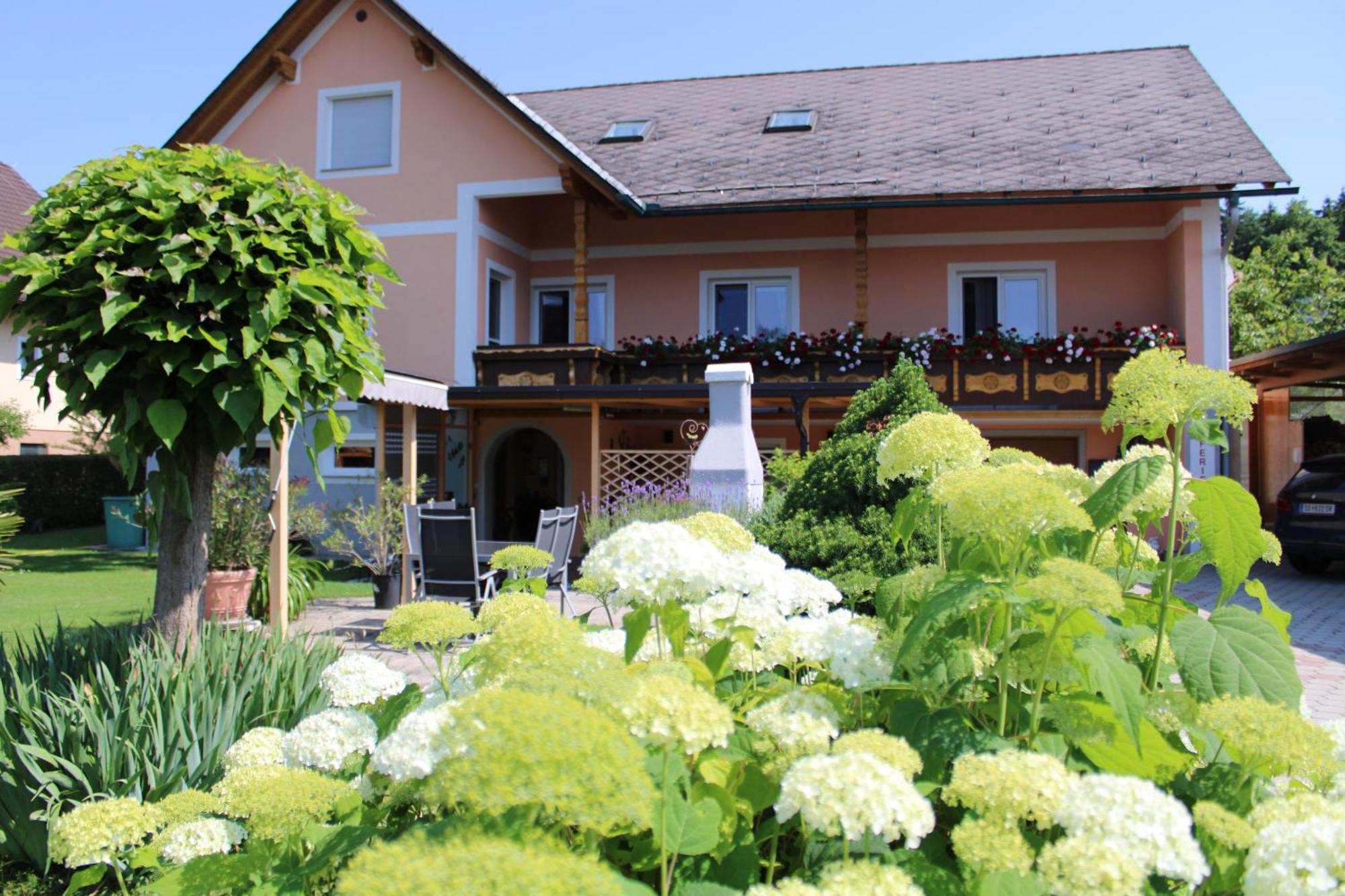 Ferienwohnung Und Gaestezimmer Gaspar Halbenrain Exterior foto
